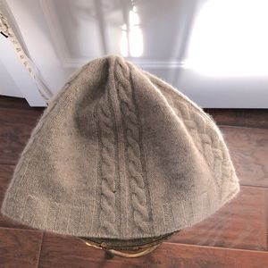 Beige cashmere hat